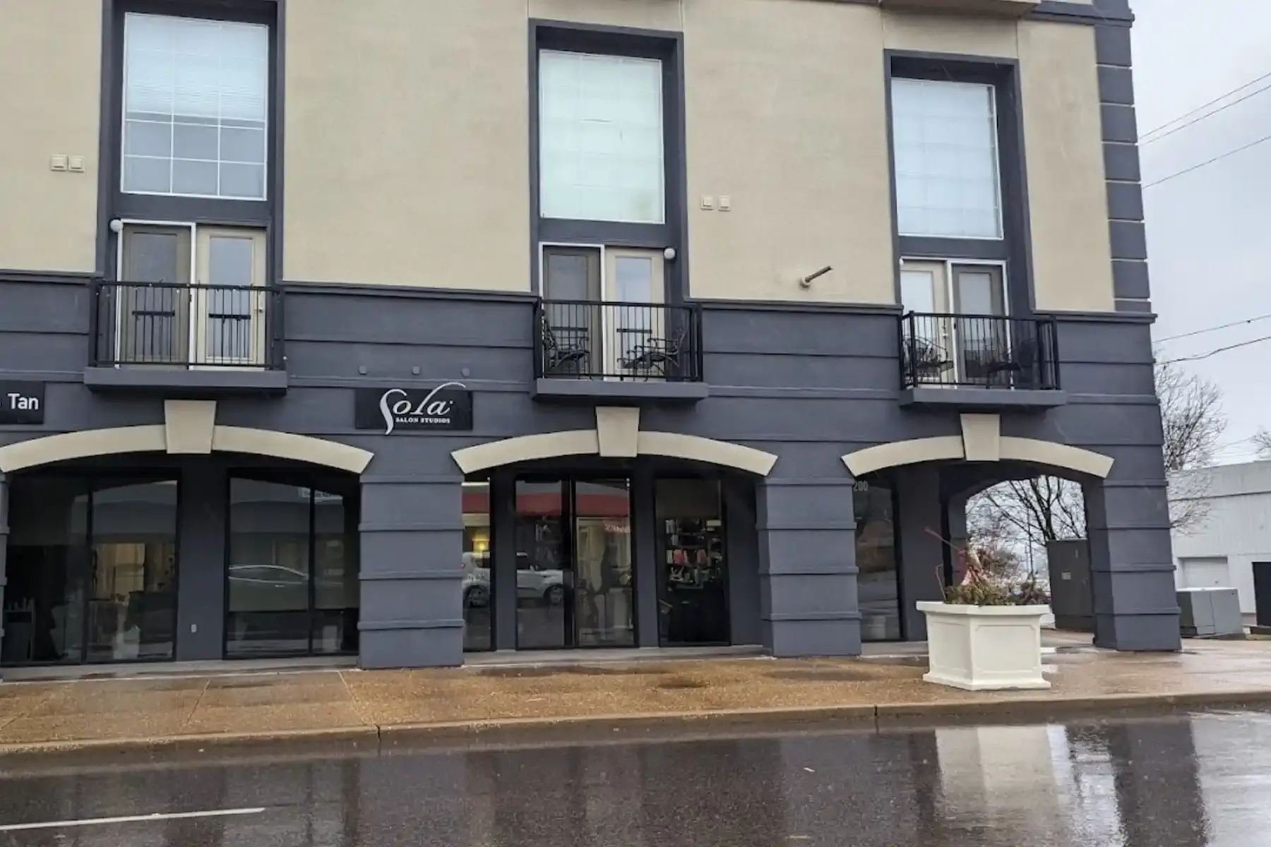 The Sola Salons storefront